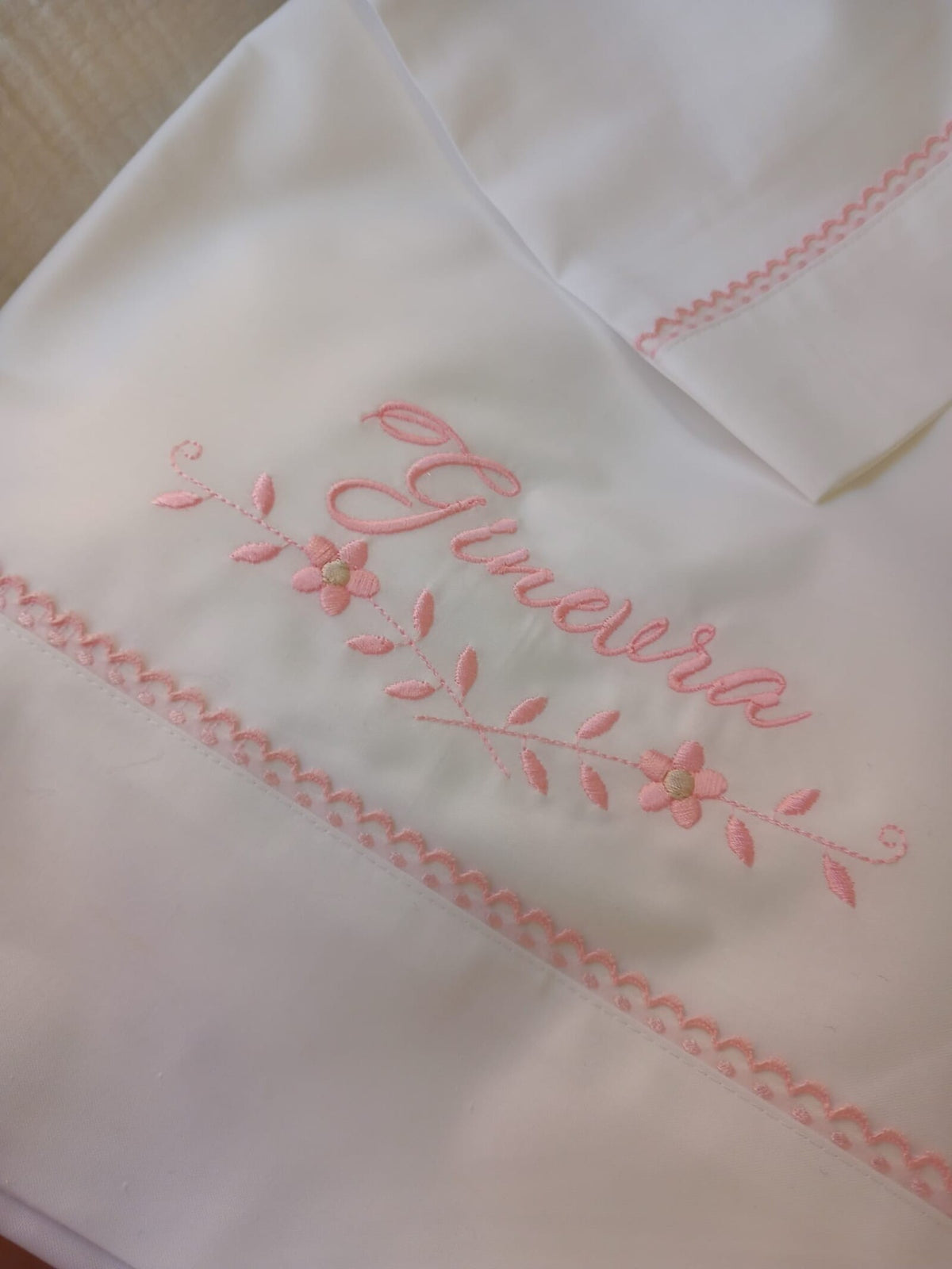 Lenzuolino con merlettino colorato