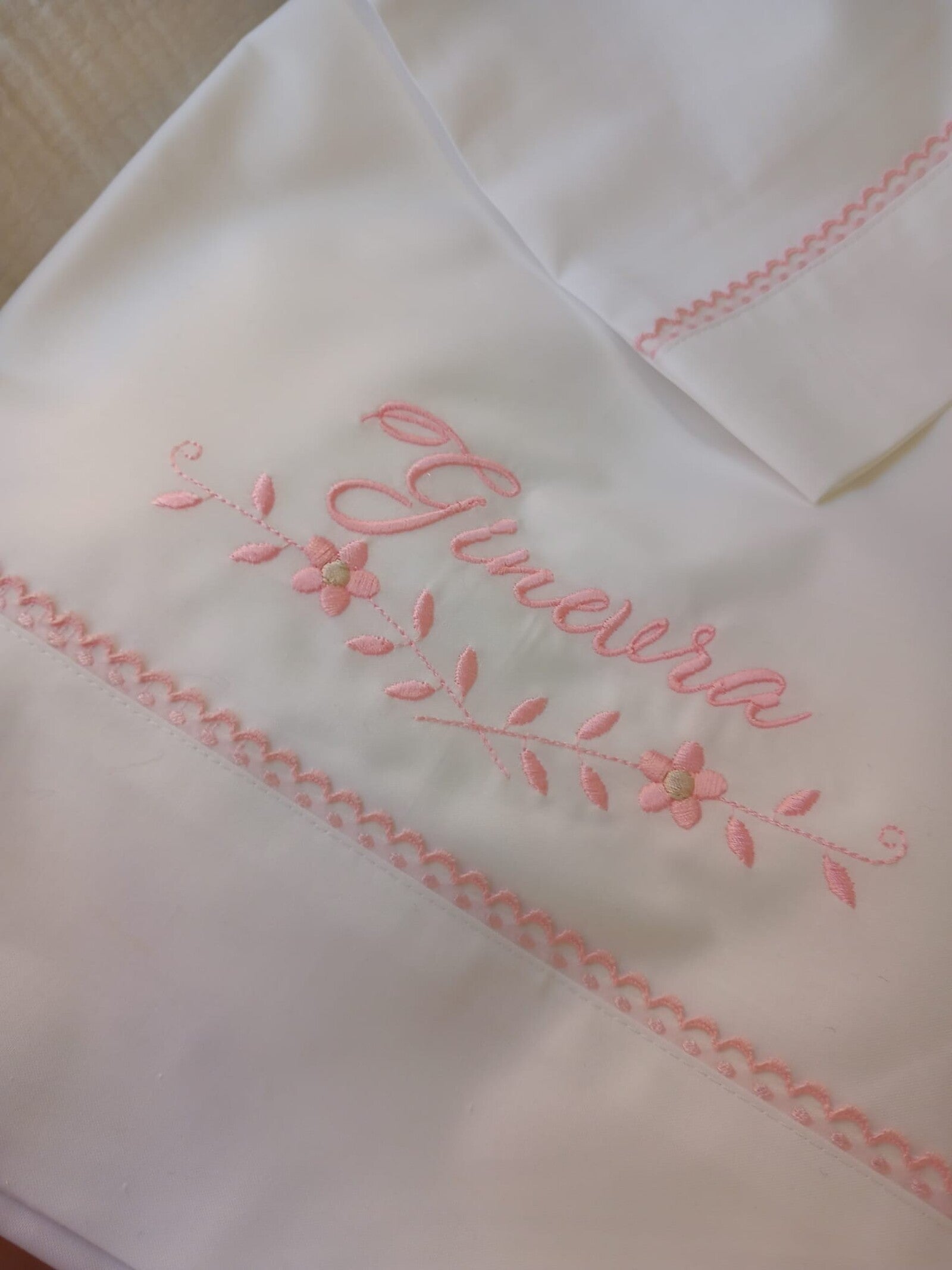 Lenzuolino con merlettino colorato