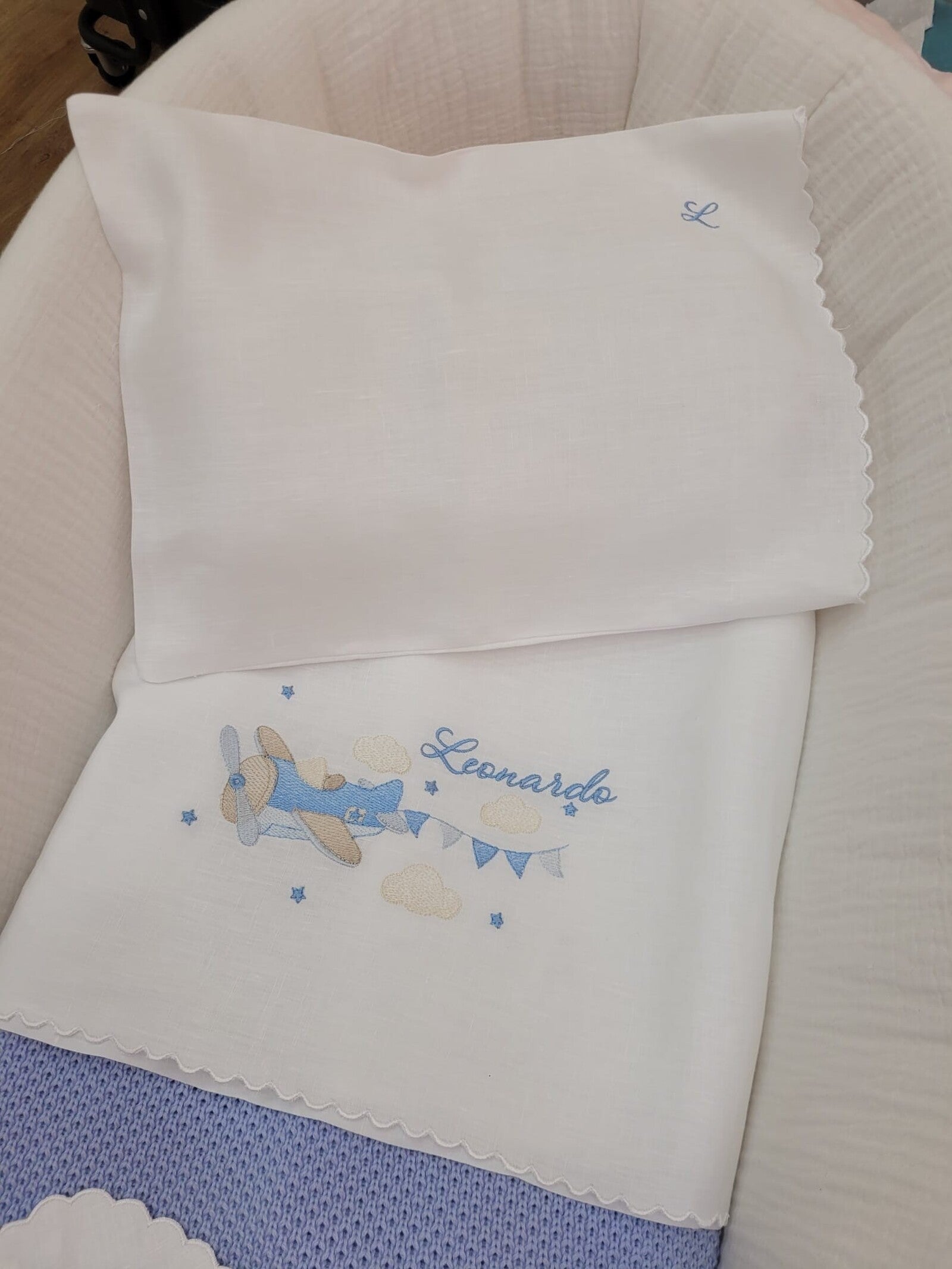 Lenzuolino in lino bianco con smerlo