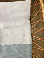 Lenzuolino in lino bianco con smerlo