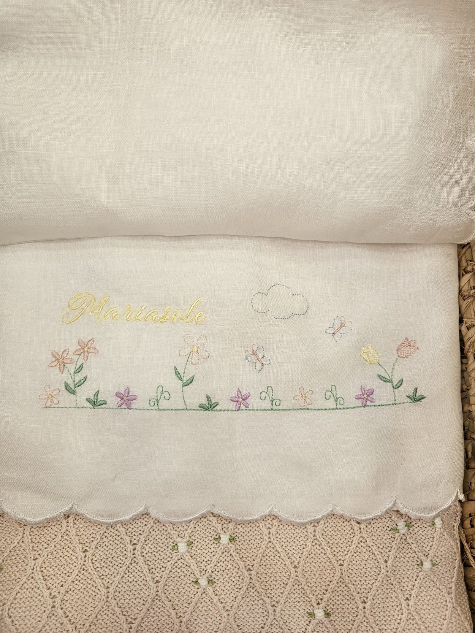 Lenzuolino in lino bianco con smerlo