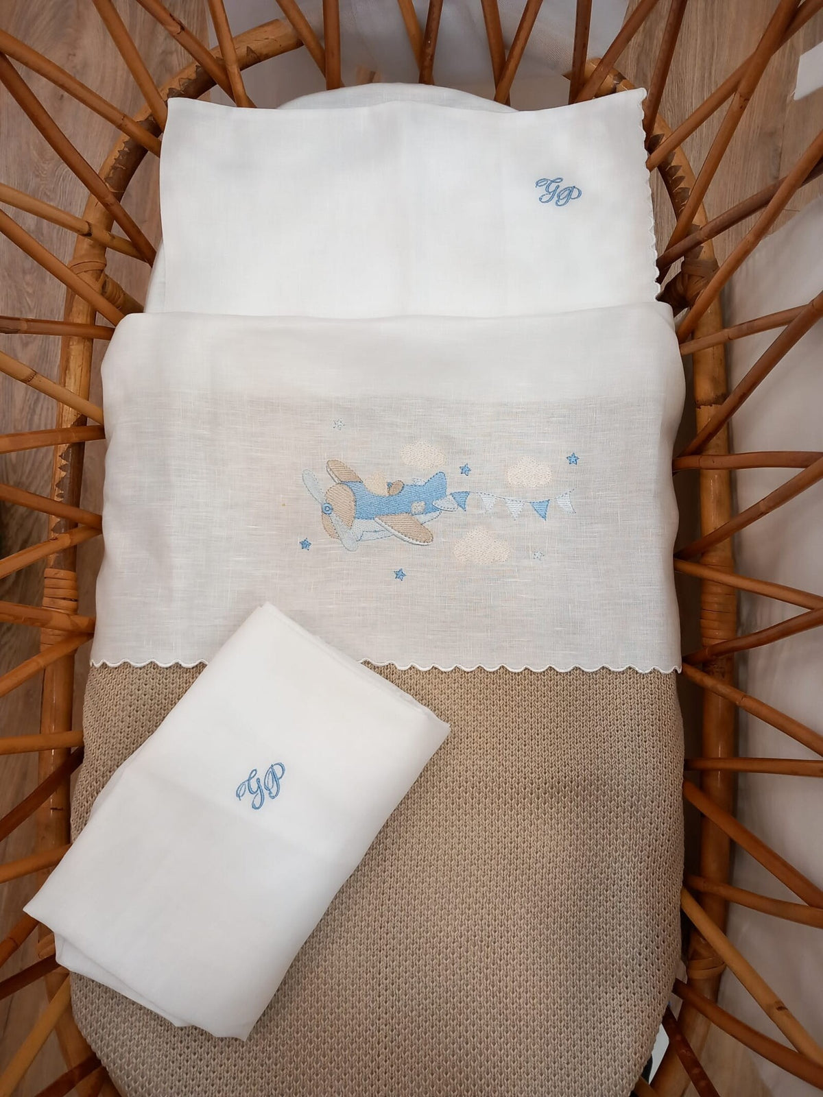 Lenzuolino in lino bianco con smerlo