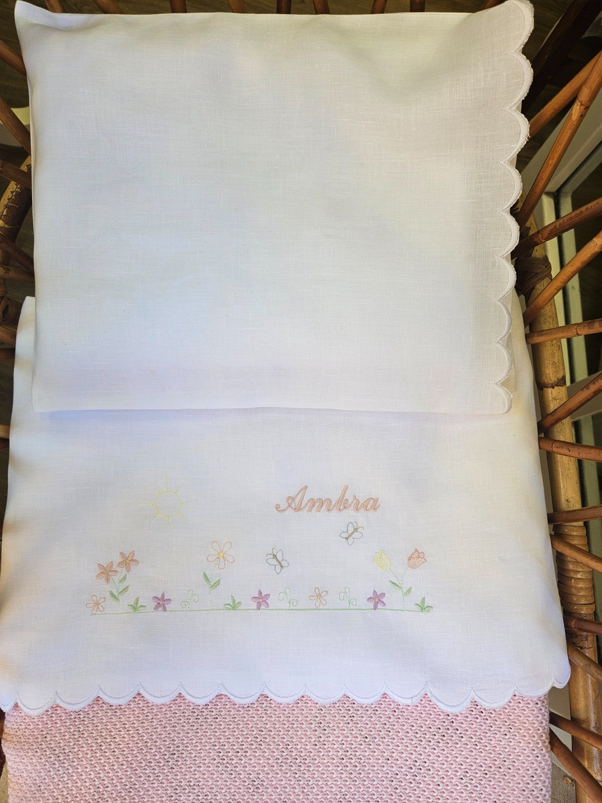 Lenzuolino in lino bianco con smerlo