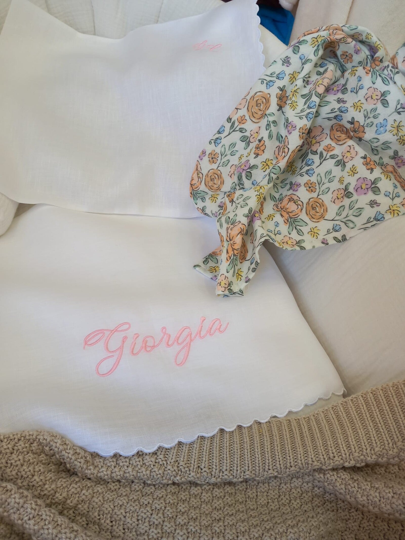 Lenzuolino in lino bianco con smerlo