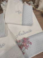 Lenzuolino con fascia in plumetis e merlettino