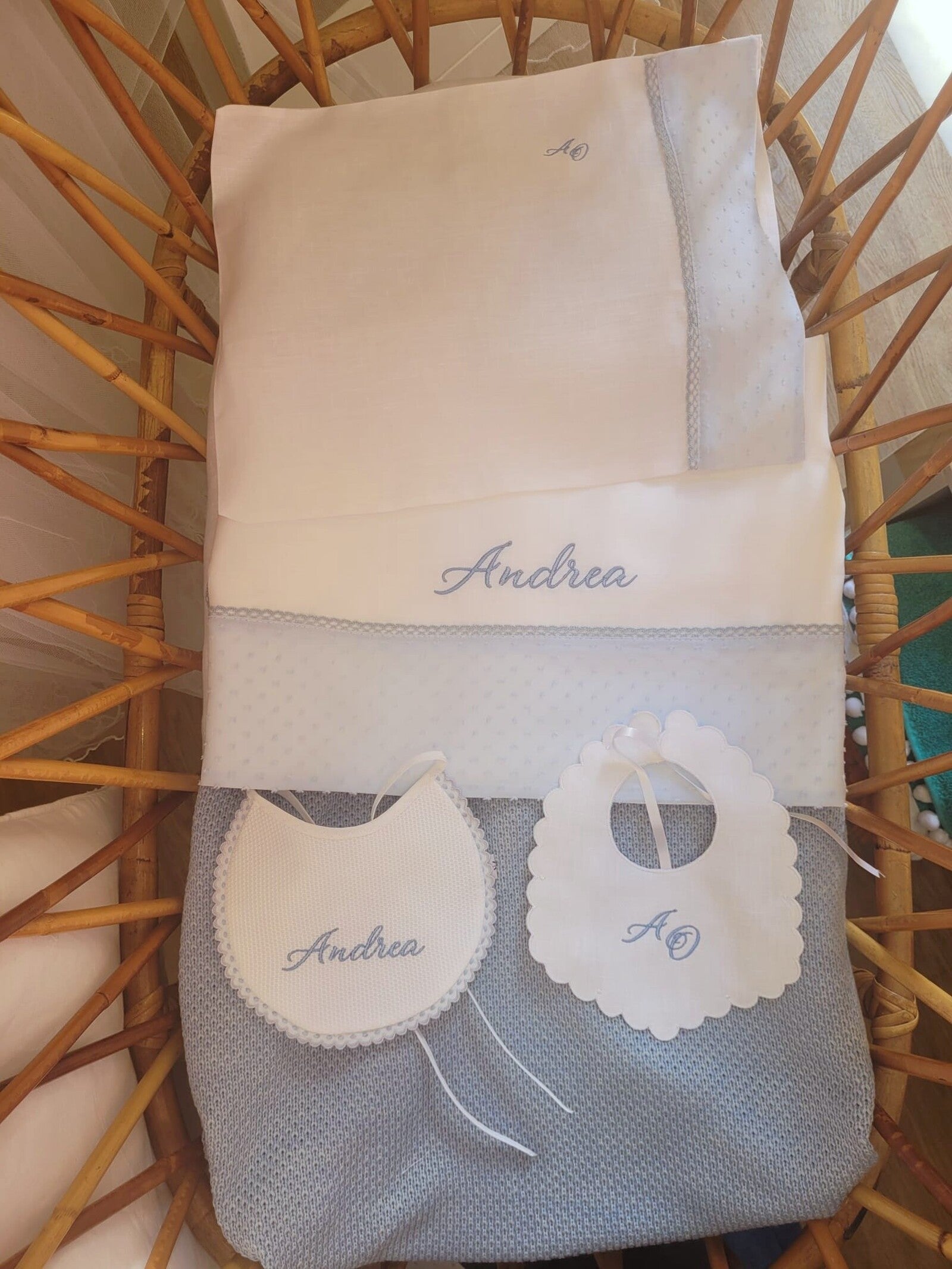 Lenzuolino con fascia in plumetis e merlettino