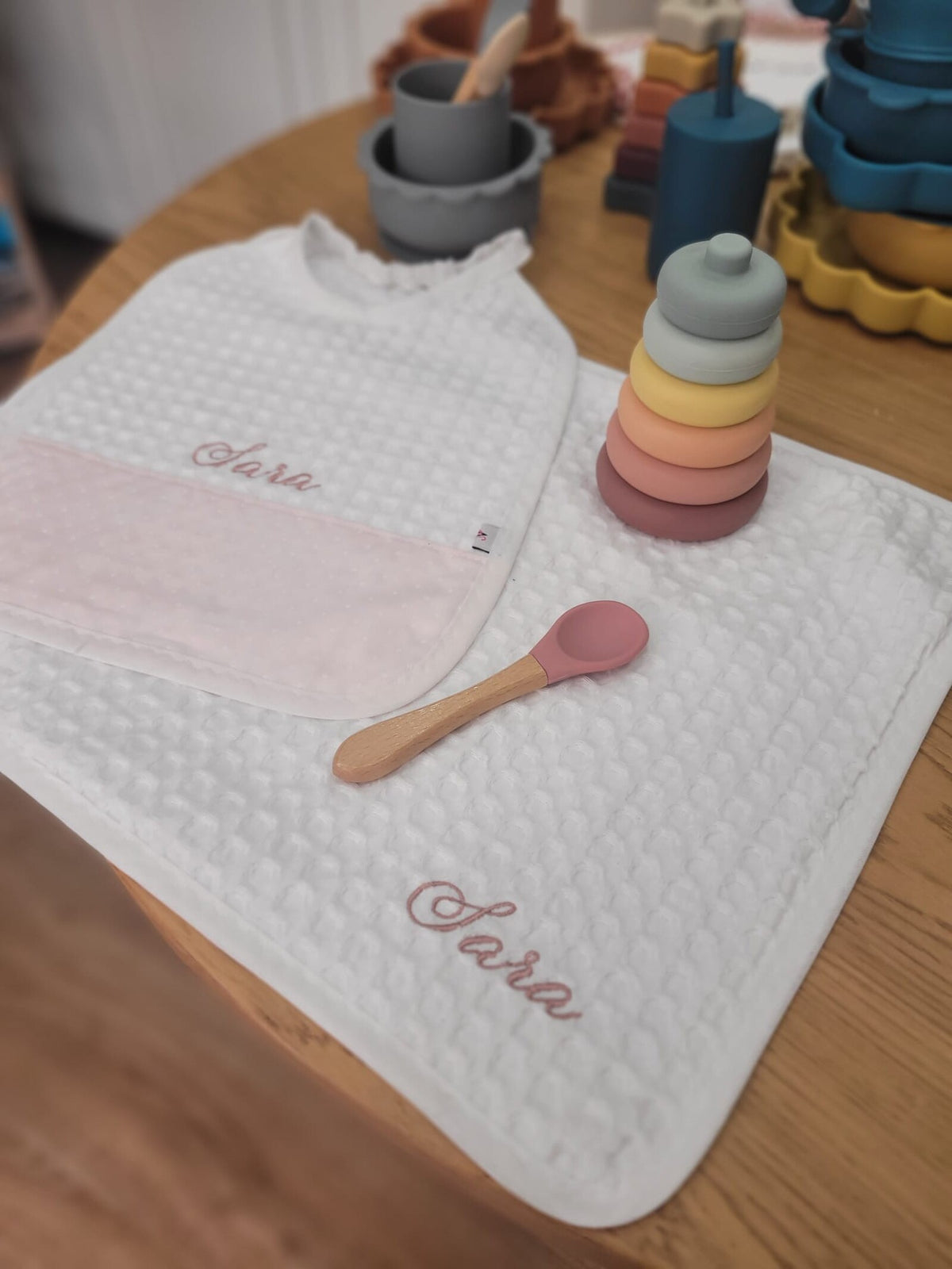 Set Asilo in apone, tovaglietta e bavaglino