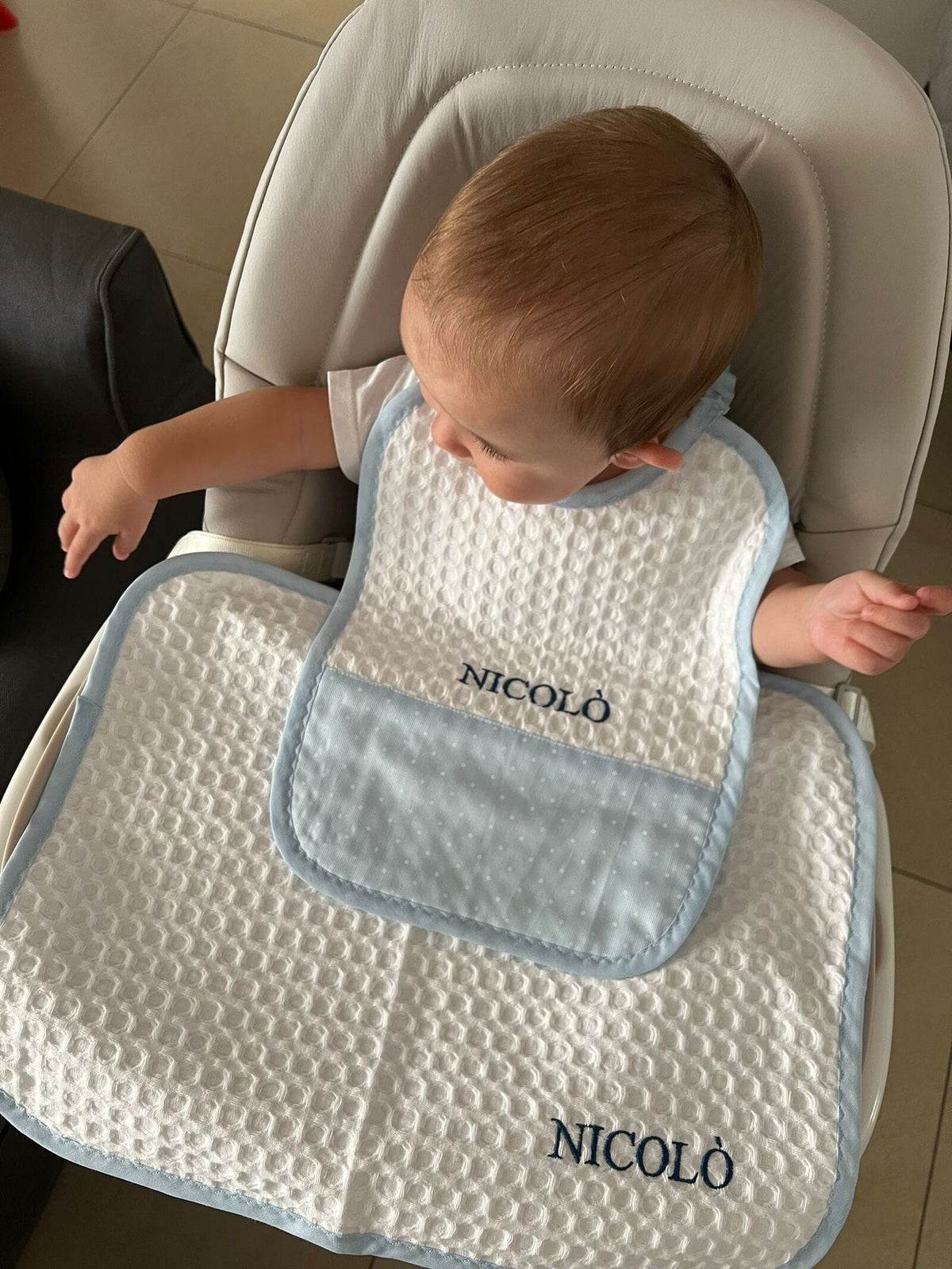 Set Asilo in apone, tovaglietta e bavaglino