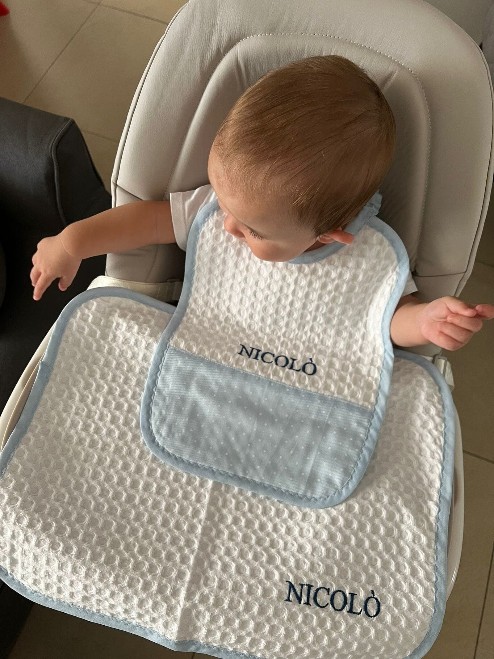 Set Asilo in apone, tovaglietta e bavaglino