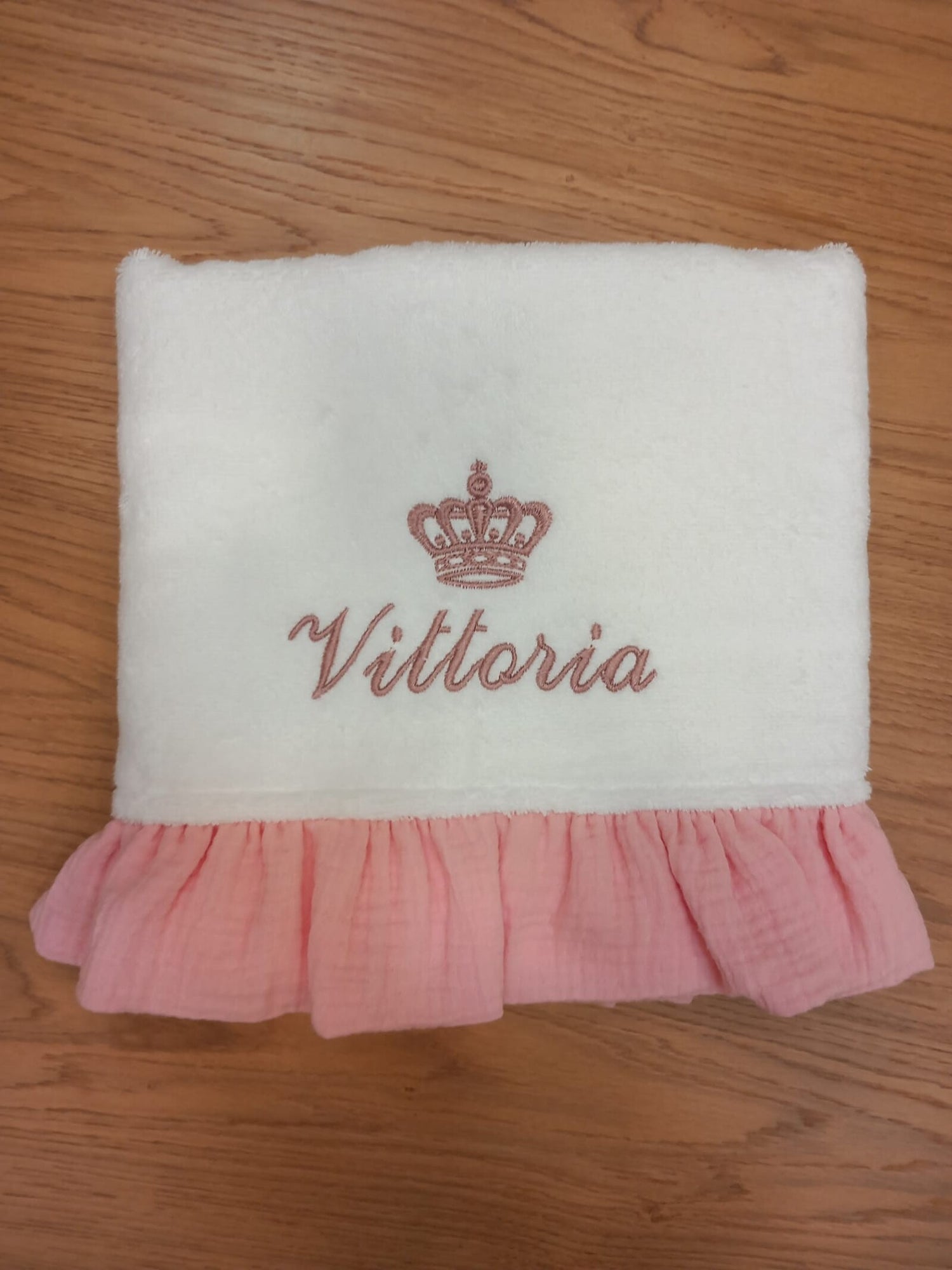 Telo bagnetto in spugna bianca con rouche in mussola