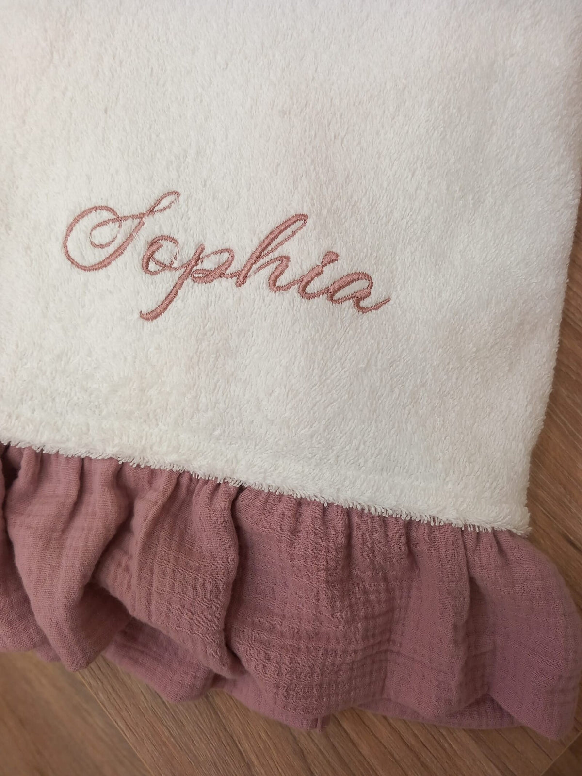 Telo bagnetto in spugna bianca con rouche in mussola