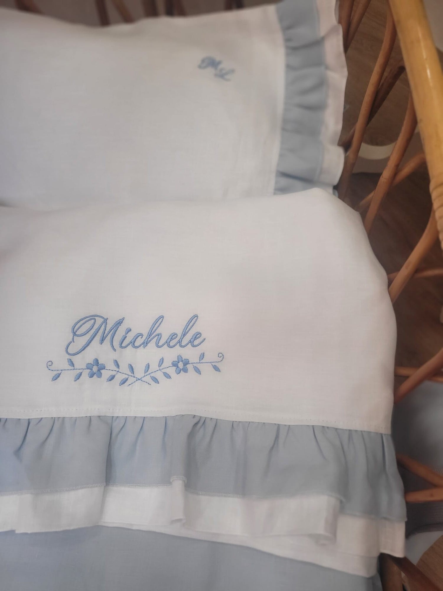 Coordinato per carrozzina in lino, lenzuolino con rouche e copertina