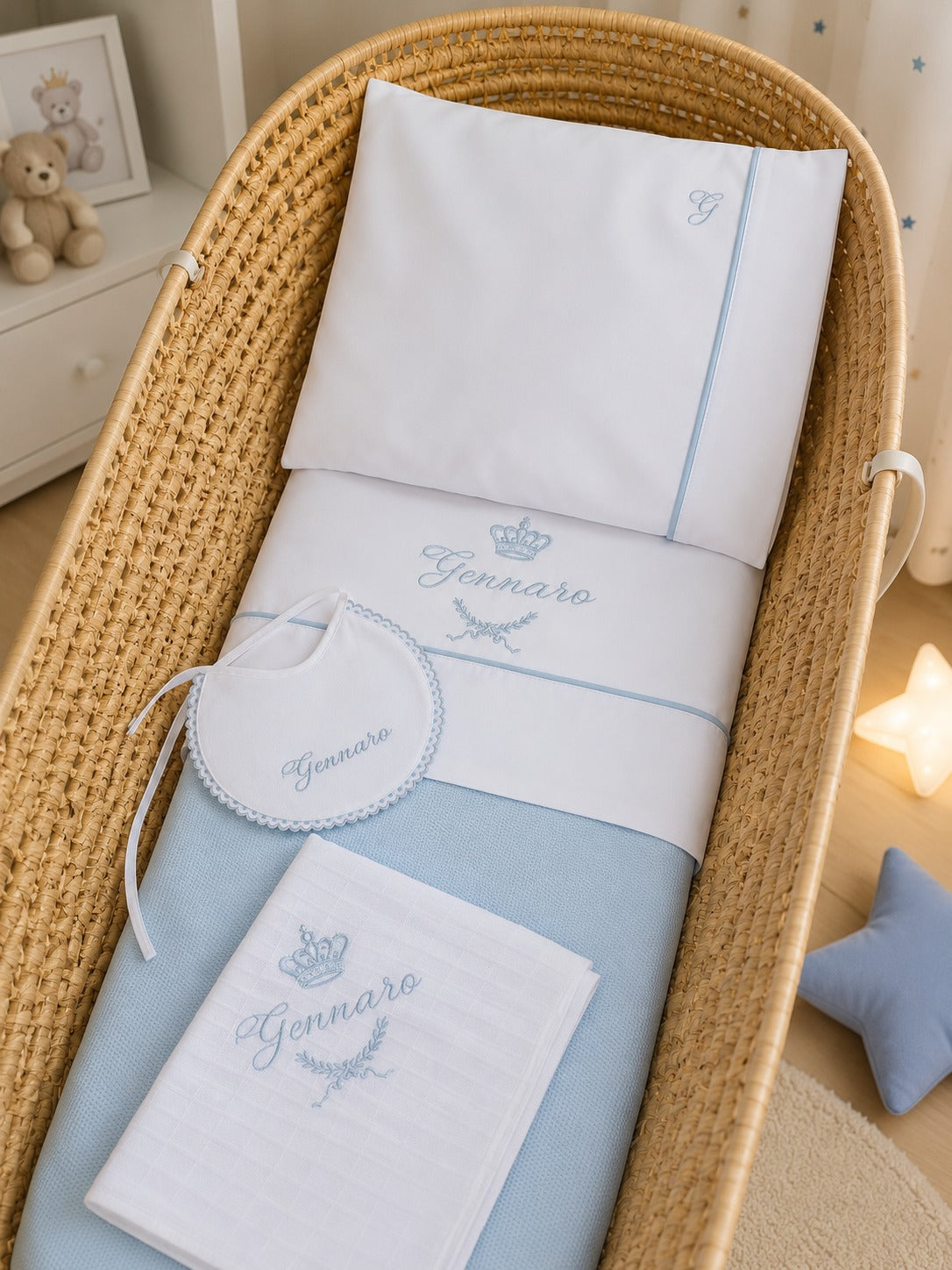 Coordinato lenzuola in cotone bianco con bavaglino e quadrato