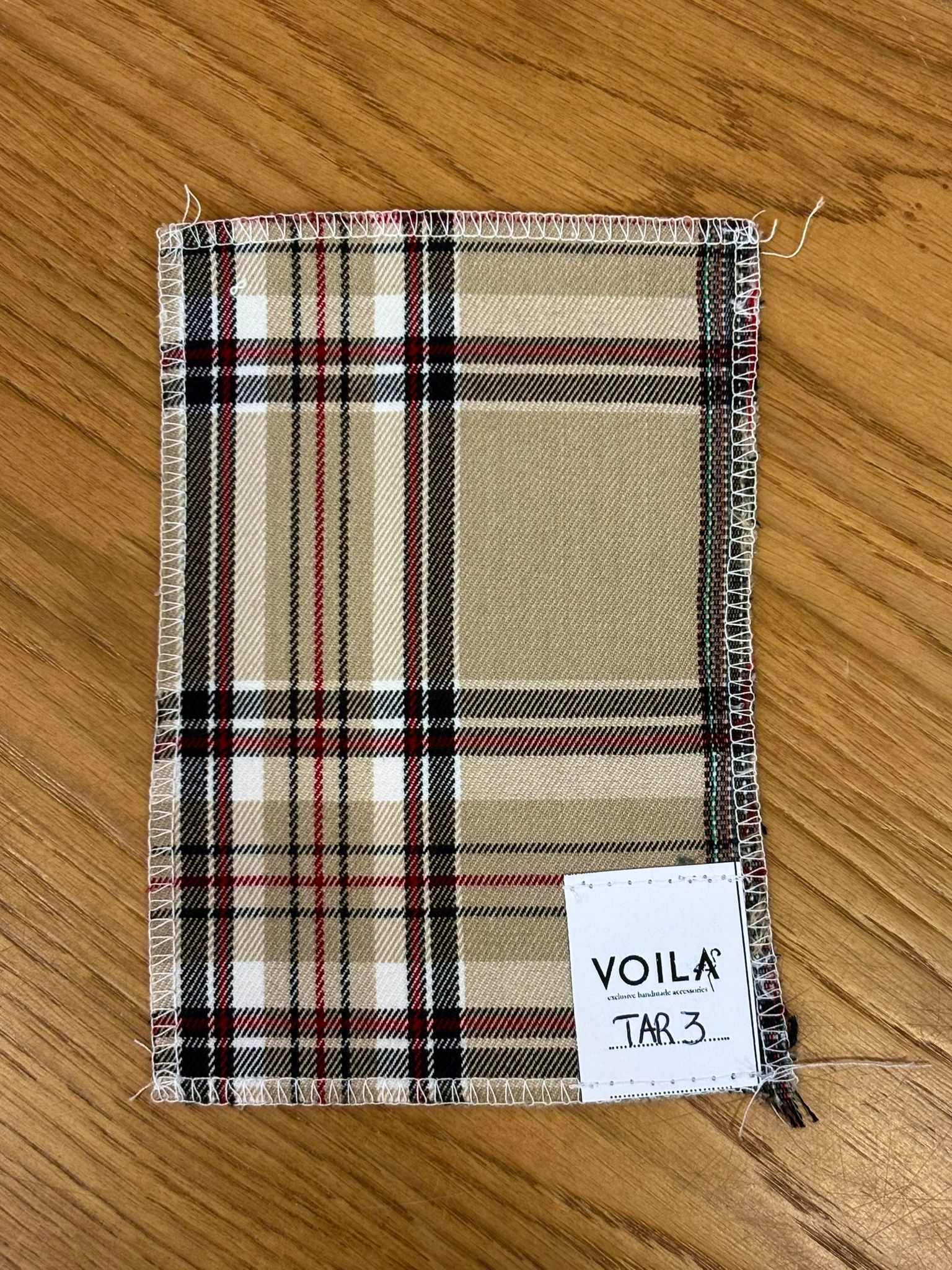 Calza di Natale Love in velluto e tartan con ricamo - VoilàMaison