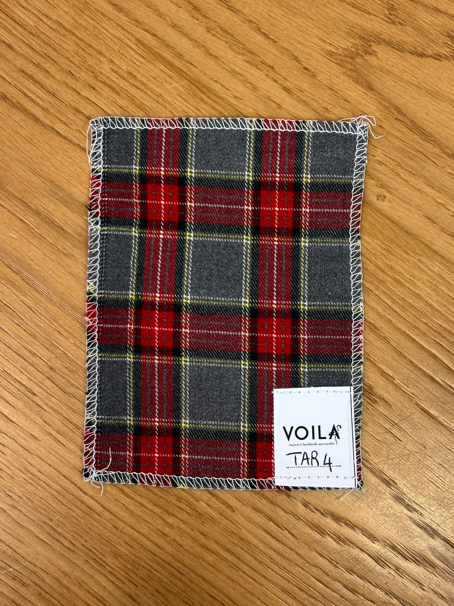 Calza di Natale Love in velluto e tartan con ricamo - VoilàMaison