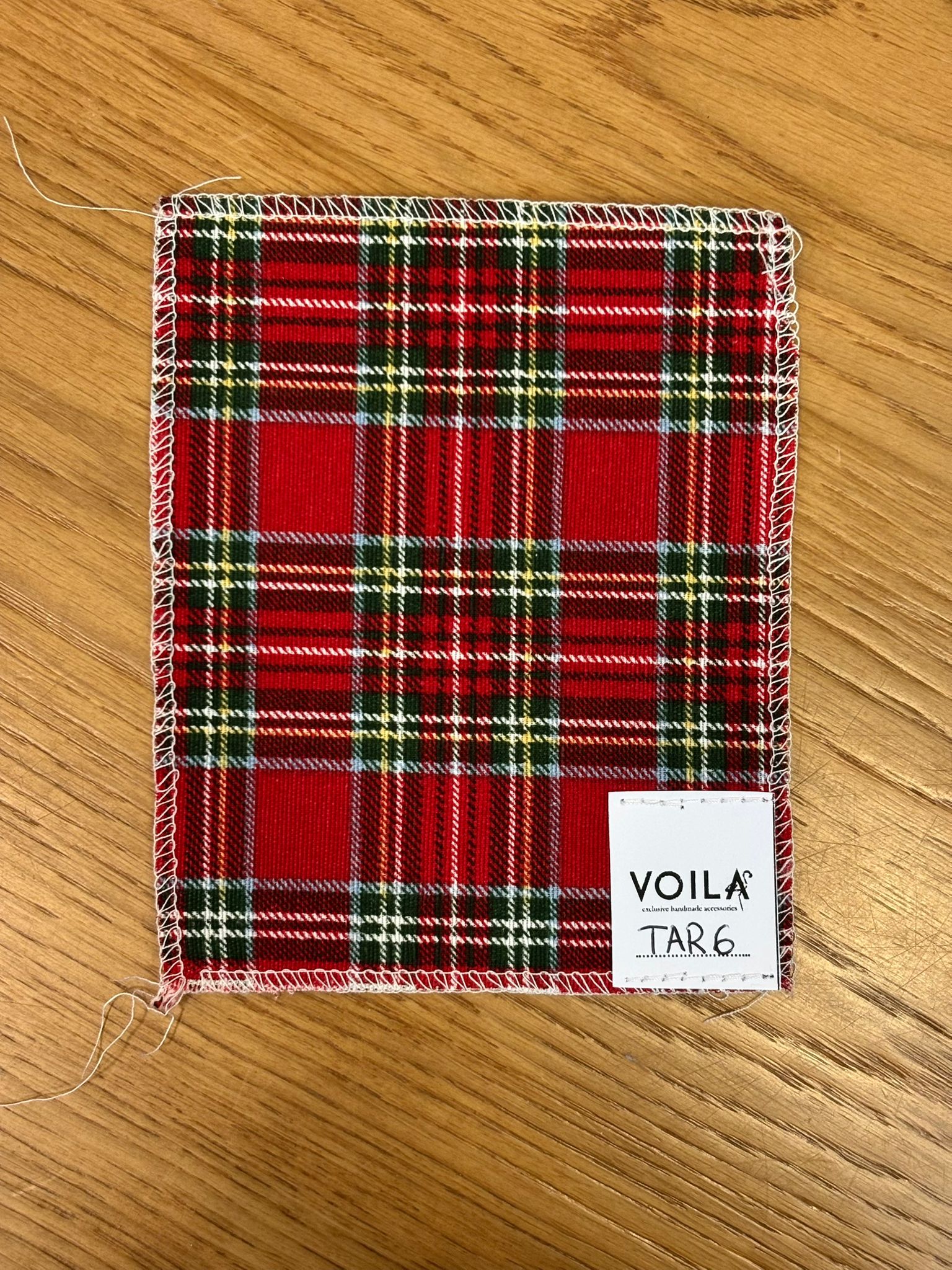 Calza di Natale Love in velluto e tartan con ricamo - VoilàMaison