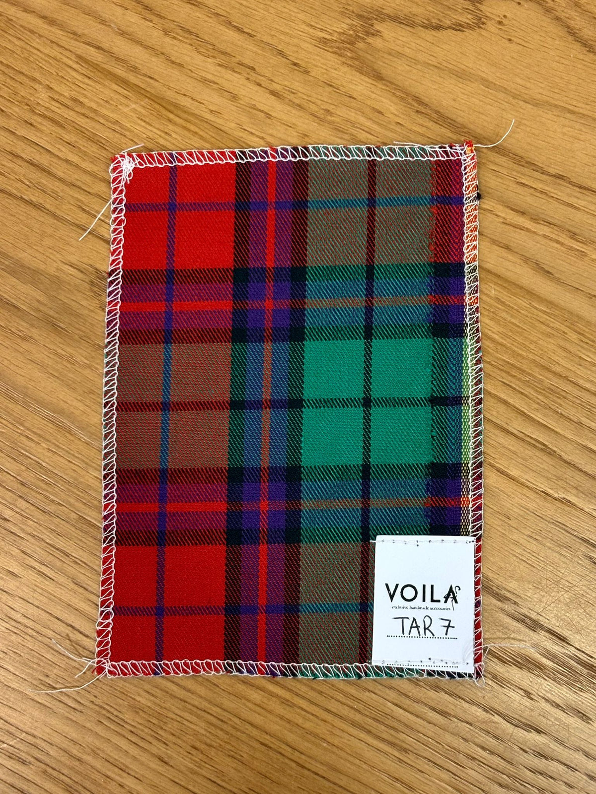 Calza di Natale Love in velluto e tartan con ricamo - VoilàMaison