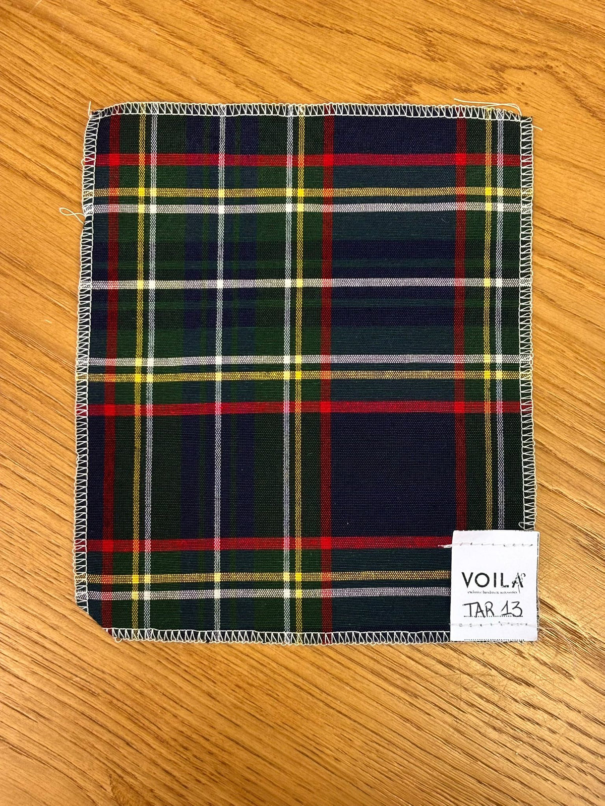 Calza di Natale Love in velluto e tartan con ricamo - VoilàMaison