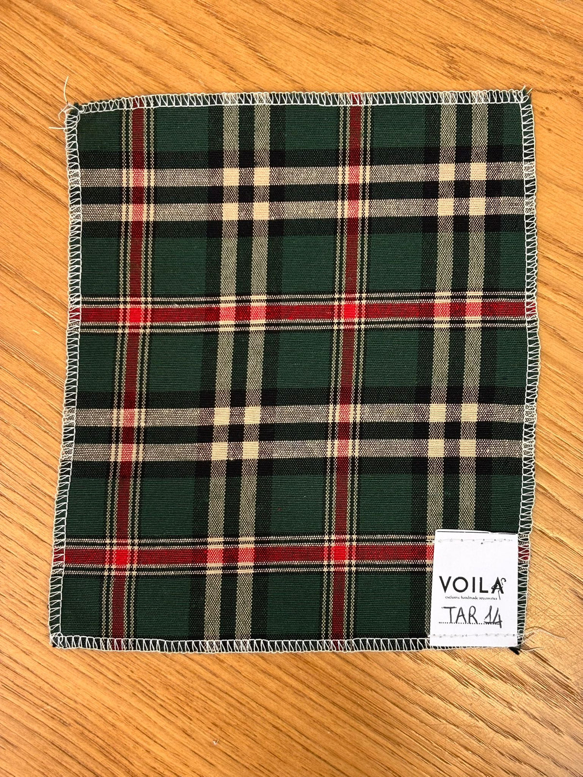 Calza di Natale Love in velluto e tartan con ricamo - VoilàMaison