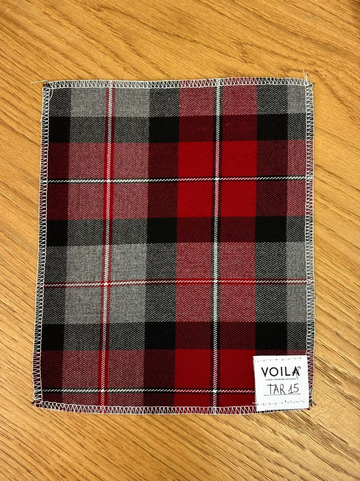 Calza di Natale Love in velluto e tartan con ricamo - VoilàMaison