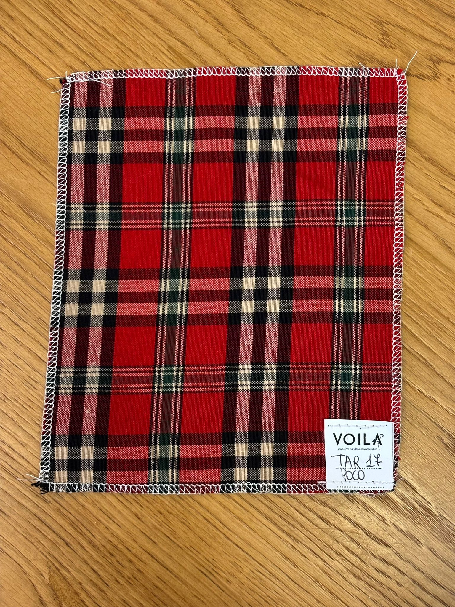 Calza di Natale Love in velluto e tartan con ricamo - VoilàMaison