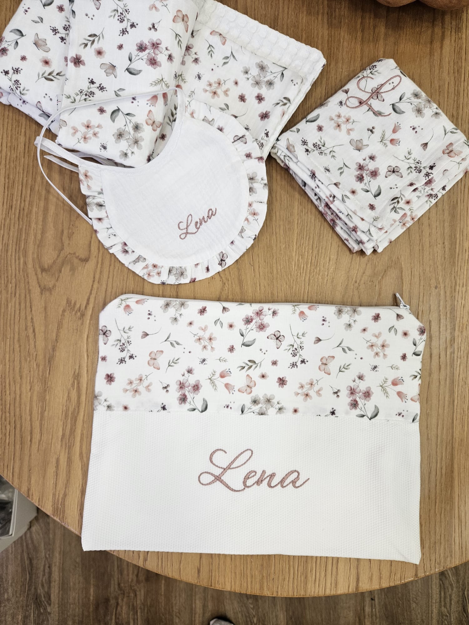 Coordinato per il Cambio MOUSSE. borsello e fasciatoio, bavaglino e quadrato