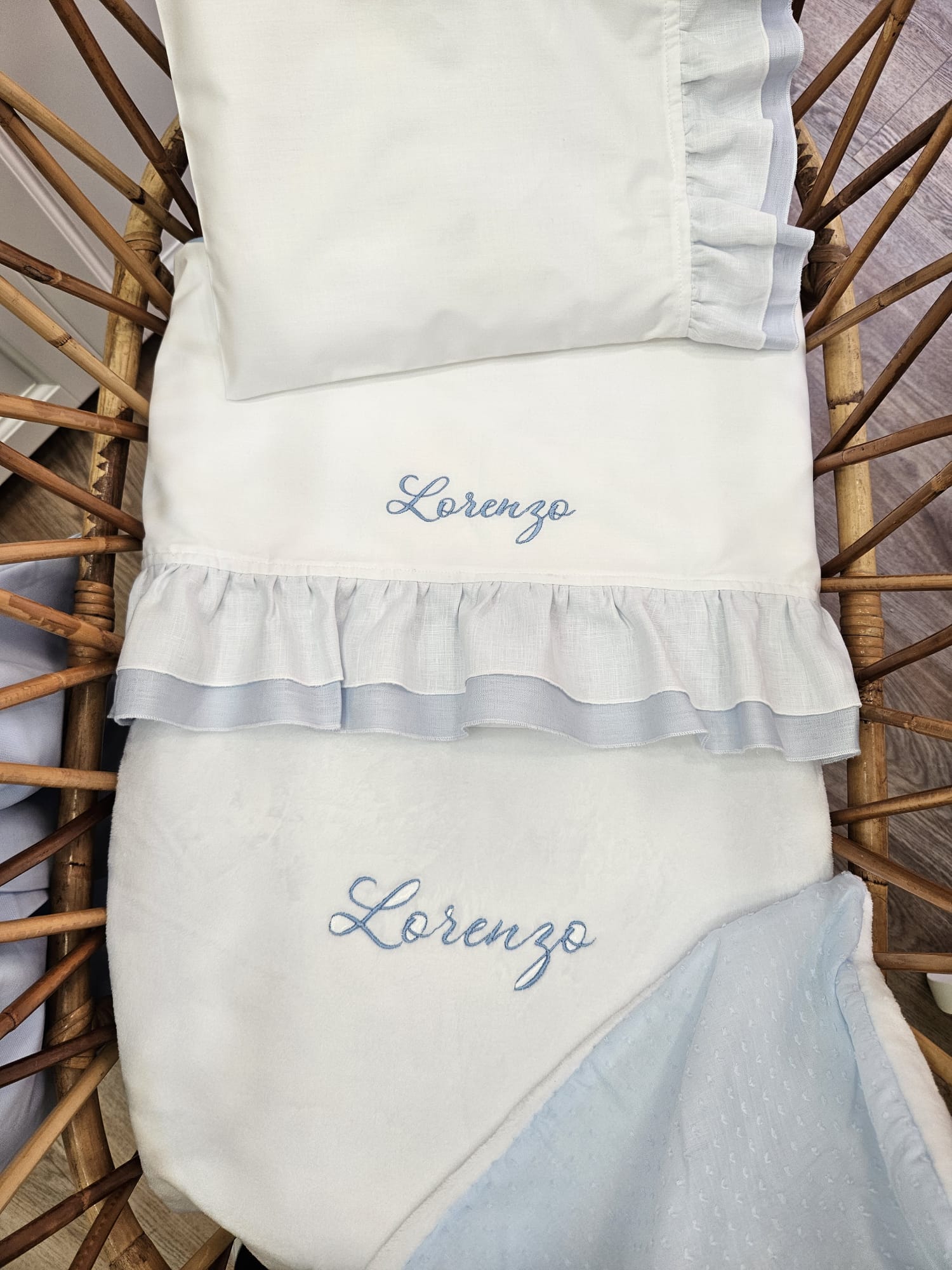 Lenzuolino con doppia rouche in lino