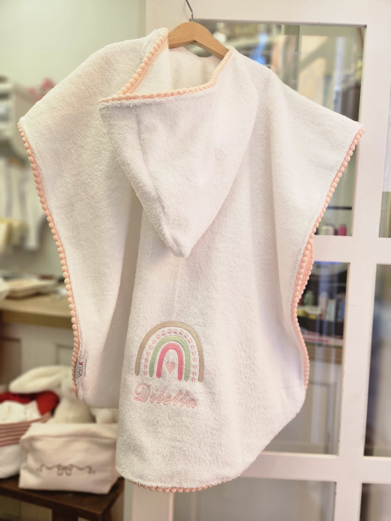 Accappatoio poncho in apone e pon pon