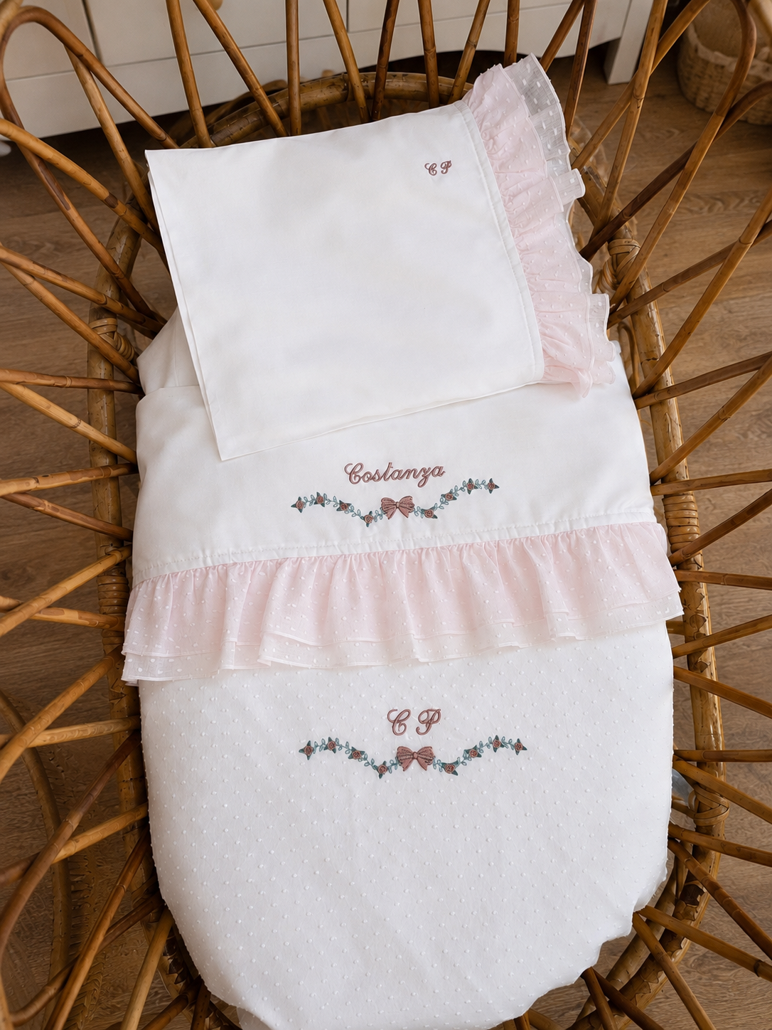 Coordinato nascita, set lenzuola e copertina in cotone e plumetis con rouche