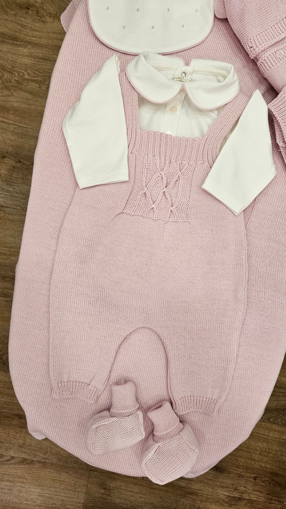 Set Nascita in Lana Rosa – Salopette, Cardigan, Copertina, Cappellino e Scarpine