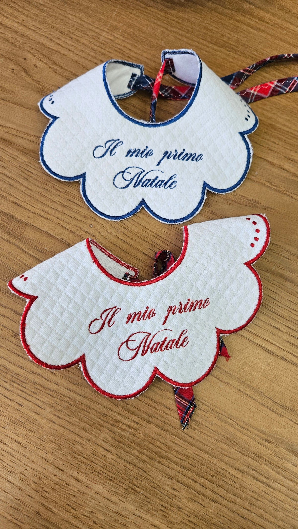 Bavaglino colletto con ricamo "Il mio primo Natale"